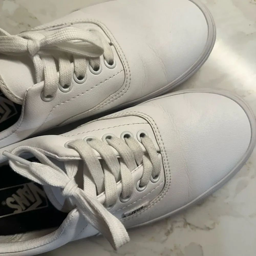 Men’s White Vans - Picture 6 of 8